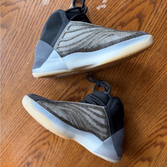 Men's Adidas Yeezy Quantum Barium